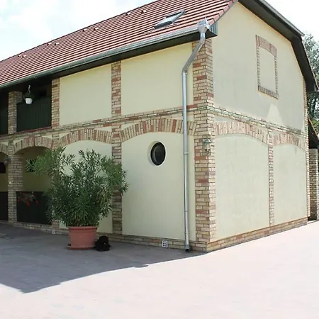 Kiraly Lovastanya Panzio 3*