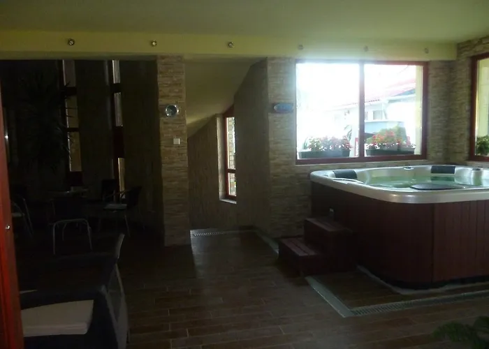 Kiraly Lovastanya Panzio 住宿加早餐酒店 Janoshalma